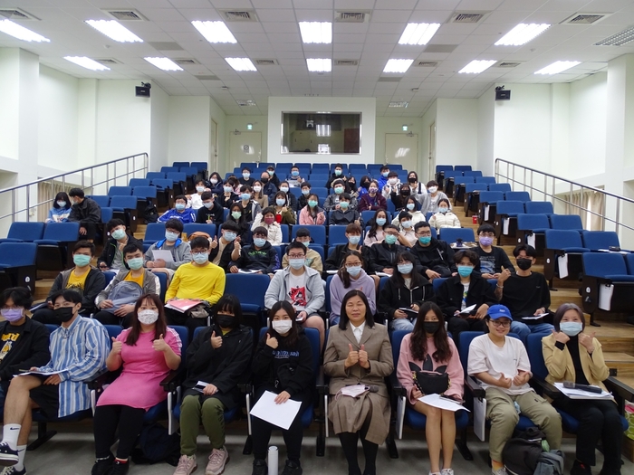 名城大學外語學部 前部長暨名譽教授KUMARA教授透過遠距進行三地演講圖片