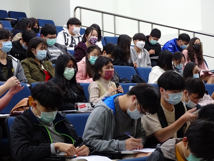 名城大學外語學部 前部長暨名譽教授KUMARA教授透過遠距進行三地演講圖片