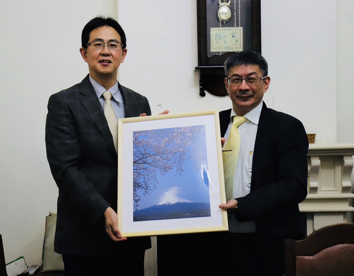 2023年5月25日星城大學正副校長來訪陳奇銘校長林冠汝主任陪同招待圖片