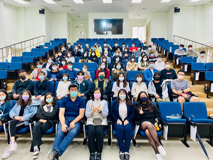 真理大學國企系與日本名城大學經濟學部進行學生發表與交流研習營圖片