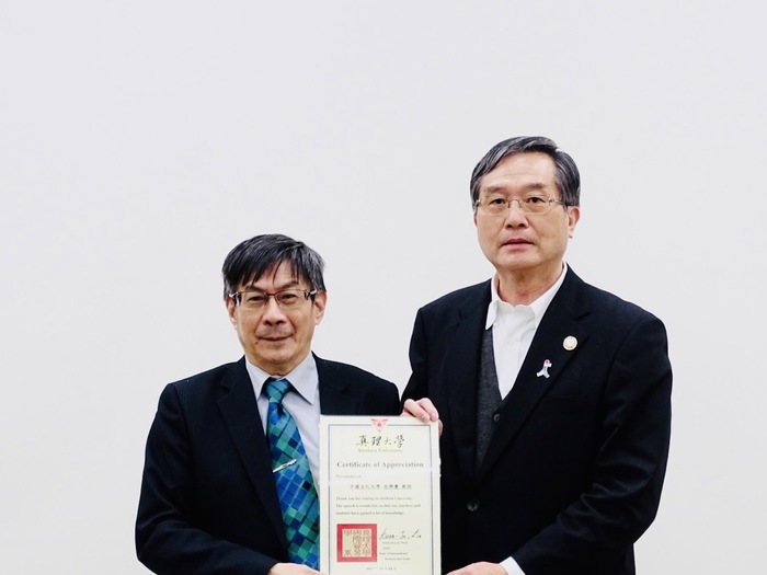 徐興慶教授(前中國文化大學校長)蒞臨亞洲共同體講座演講。圖片